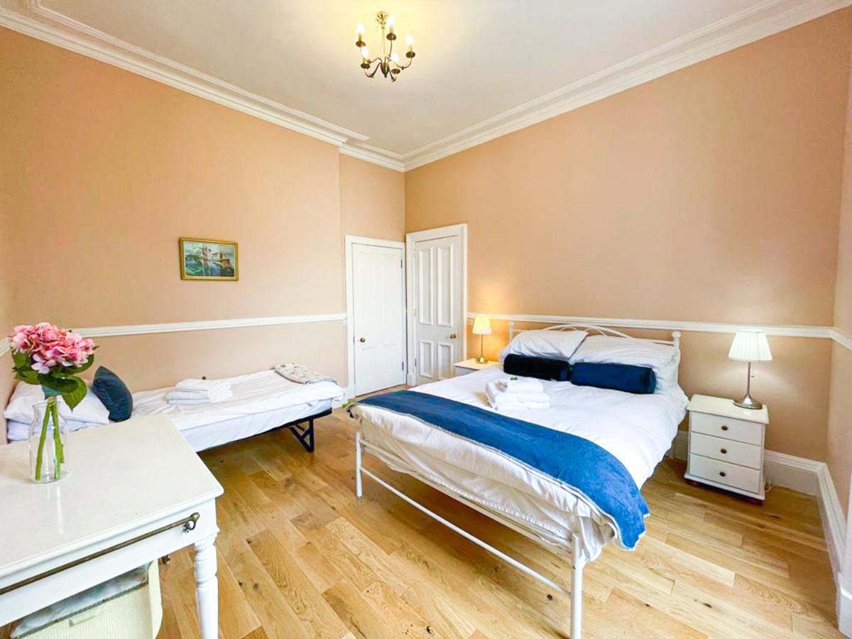 Remarkable 5Br Townhouse With Garden, Sleeps 12 EDI Eksteriør bilde