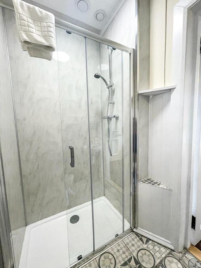 Remarkable 5Br Townhouse With Garden, Sleeps 12 EDI Eksteriør bilde