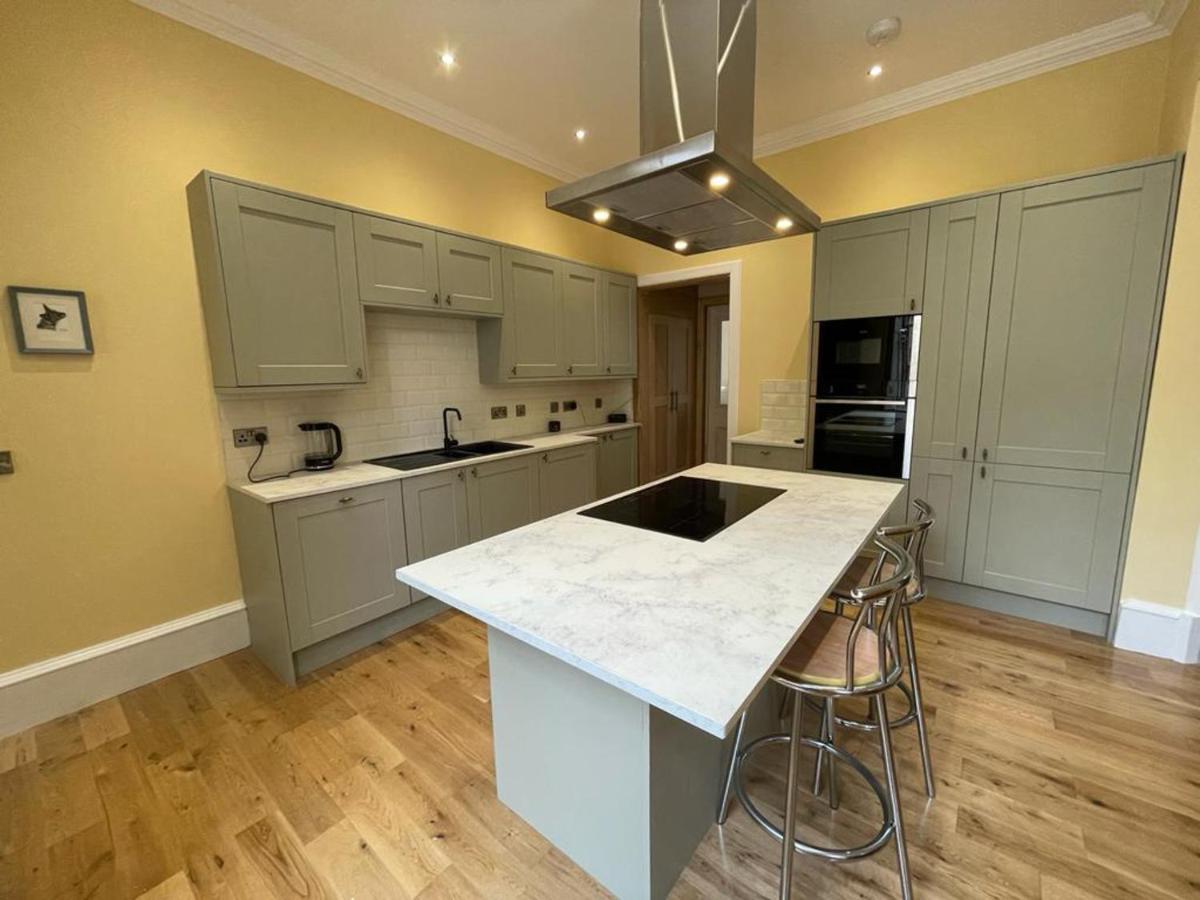 Remarkable 5Br Townhouse With Garden, Sleeps 12 EDI Eksteriør bilde