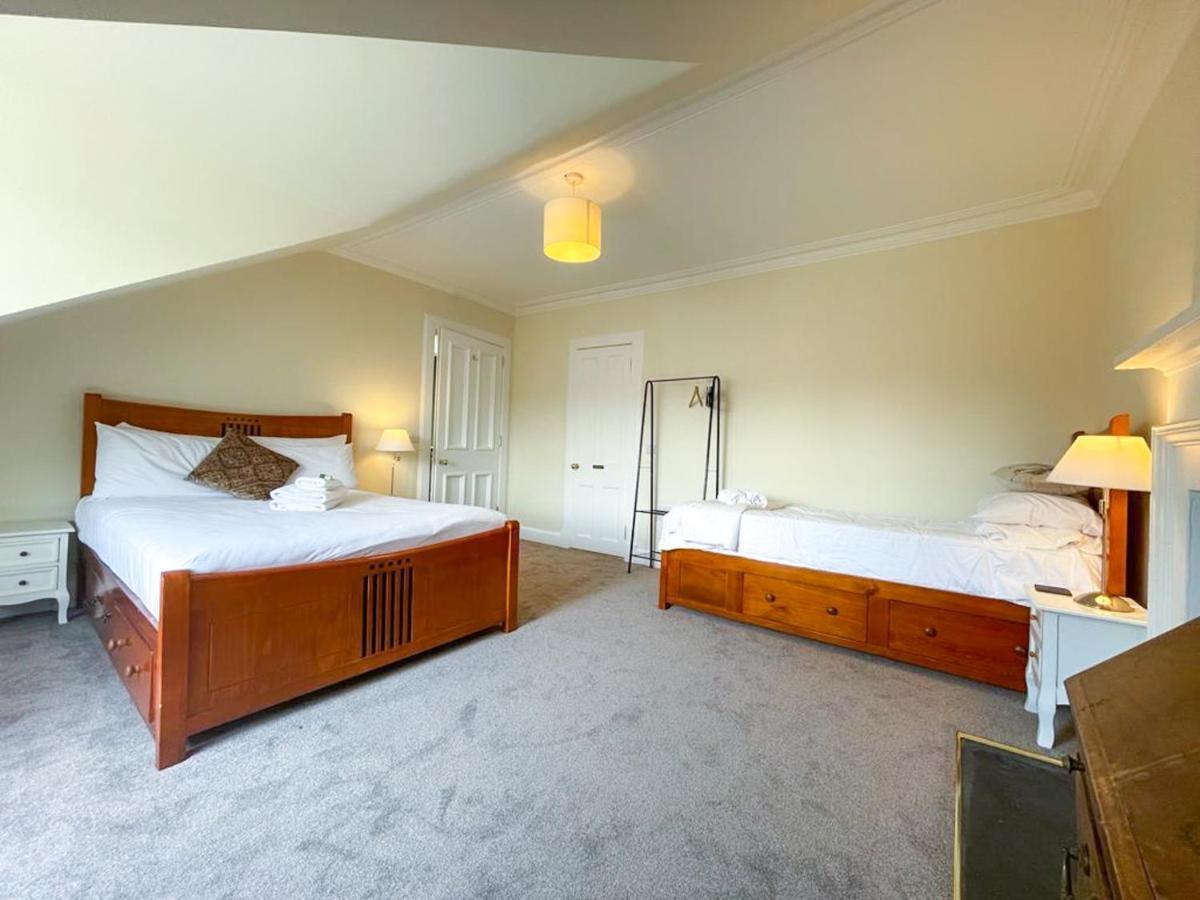 Remarkable 5Br Townhouse With Garden, Sleeps 12 EDI Eksteriør bilde