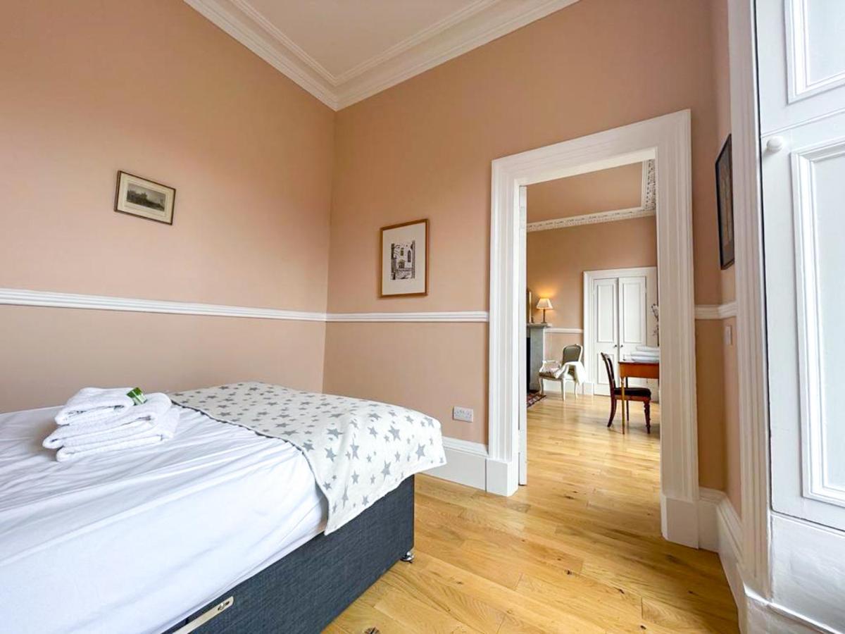 Remarkable 5Br Townhouse With Garden, Sleeps 12 EDI Eksteriør bilde