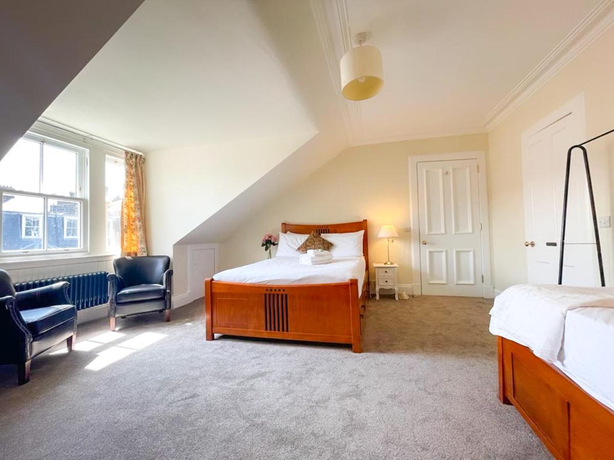 Remarkable 5Br Townhouse With Garden, Sleeps 12 EDI Eksteriør bilde