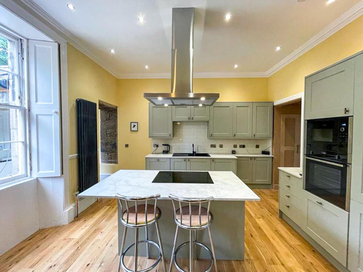 Remarkable 5Br Townhouse With Garden, Sleeps 12 EDI Eksteriør bilde