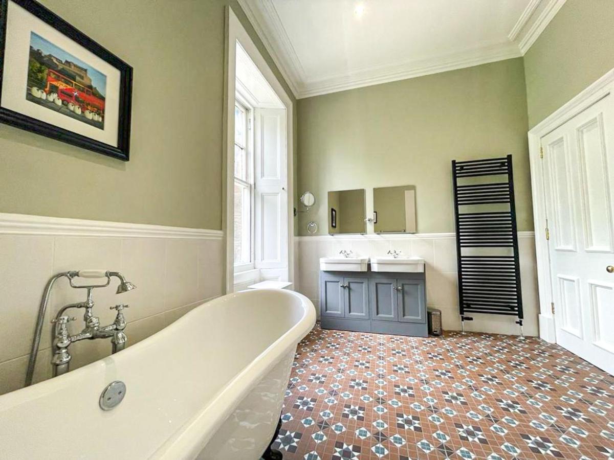 Remarkable 5Br Townhouse With Garden, Sleeps 12 EDI Eksteriør bilde