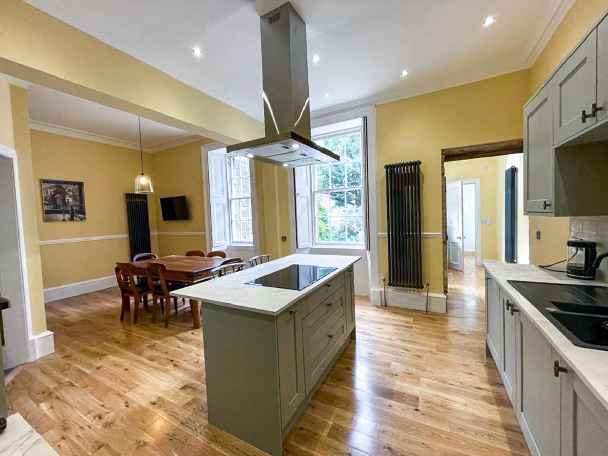 Remarkable 5Br Townhouse With Garden, Sleeps 12 EDI Eksteriør bilde