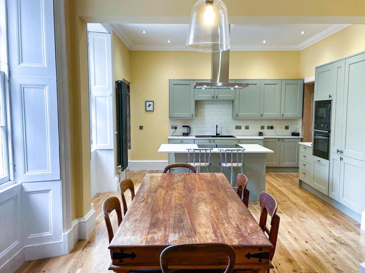 Remarkable 5Br Townhouse With Garden, Sleeps 12 EDI Eksteriør bilde